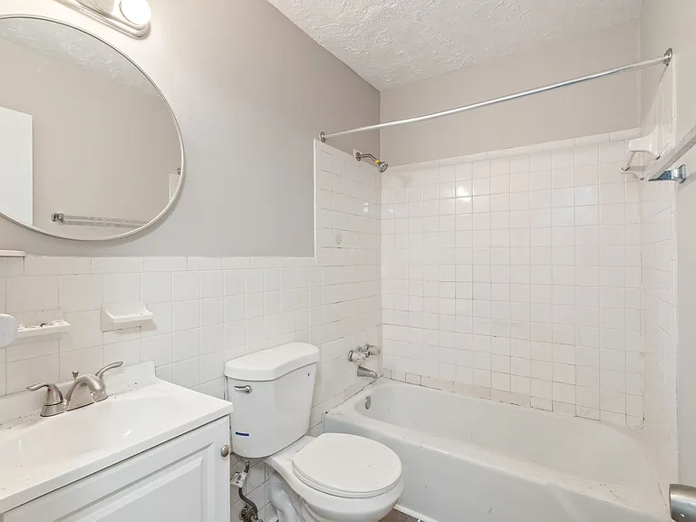 2716 Holbrook Dr #H — Photo 14