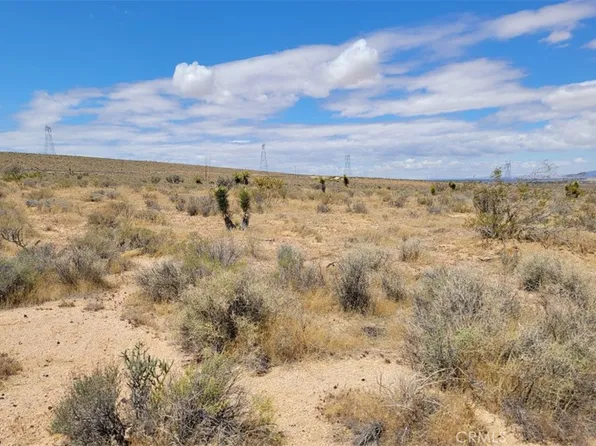 Laramie St, Apple Valley, CA 92308