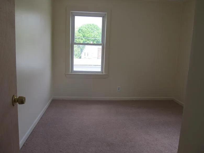 3 bed, $1,850 — Photo 3