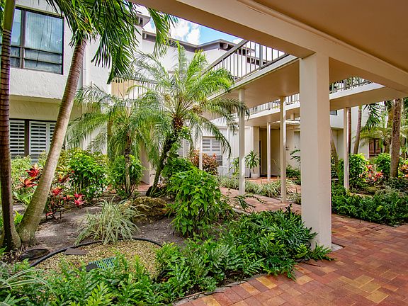 4th image of 830 Greensward Court #108-H