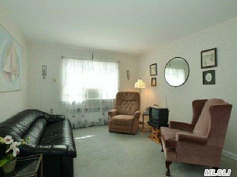 3rd image of 15 Nathan Hale Dr APT 46A