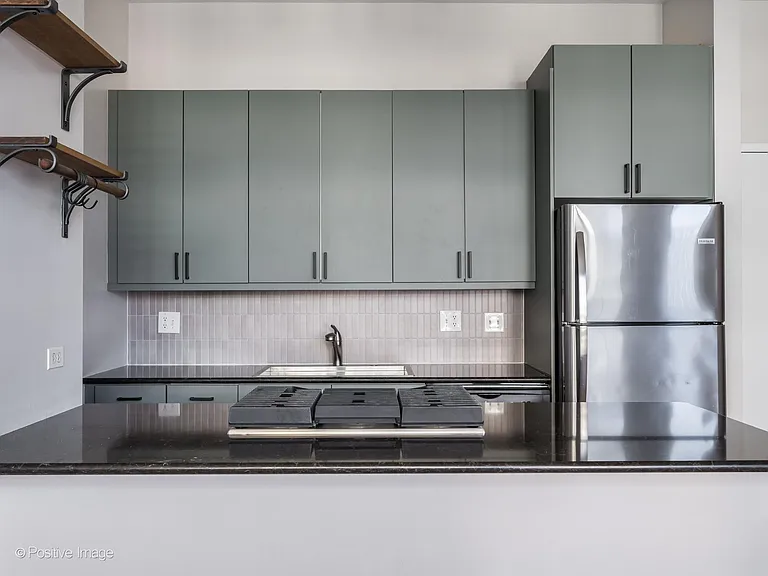 130 S Canal St #820 — Photo 9