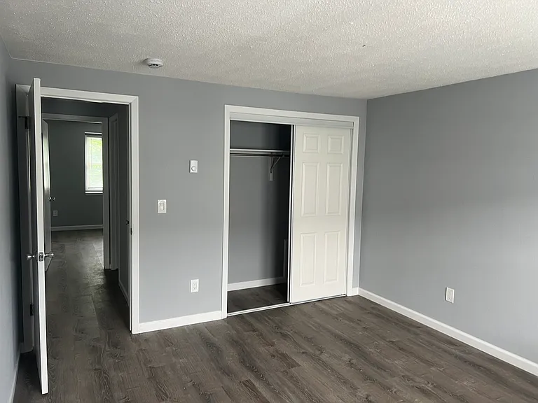 Holly Brook Apartments — Photo 13