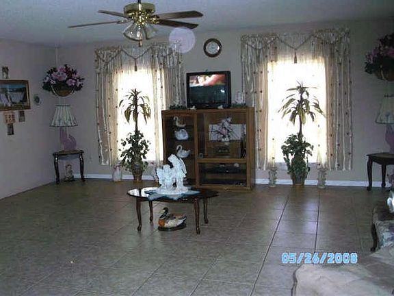 5th image of 117 Carmen Dr