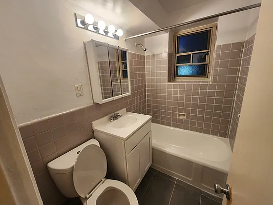 Rented by Queens Apartments Realty LLC | media 7