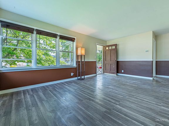 2nd image of 40 W 36th Pl