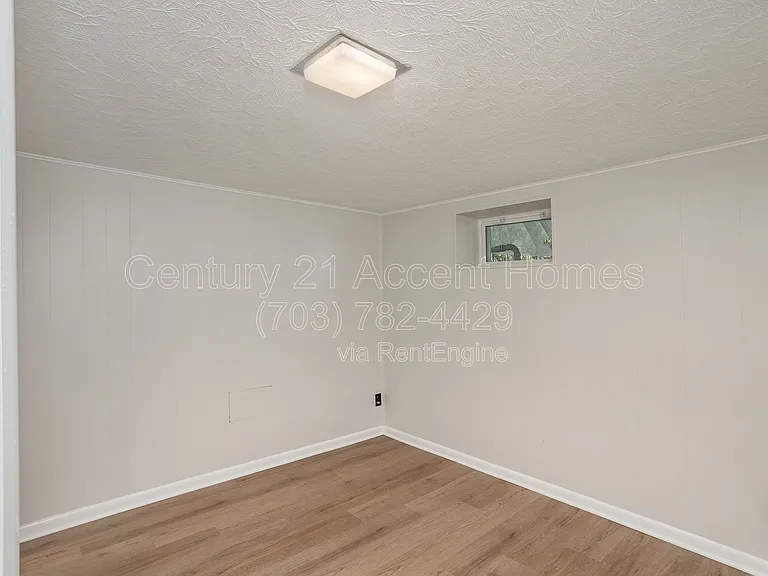 3233 Holly Hill Dr — Photo 21