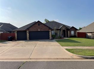 2648 SE 7th St, Moore, OK 73160