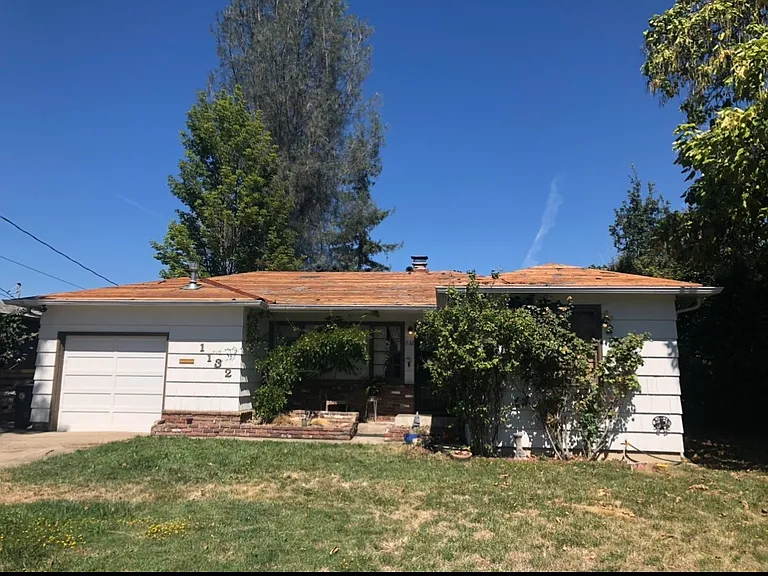 1132 Murray Ave — Photo 2
