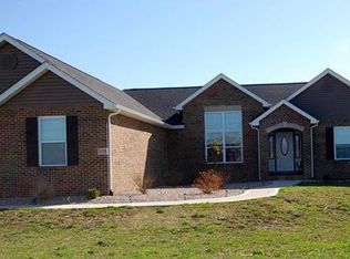 908 Silverview Ln, Troy, IL 62294