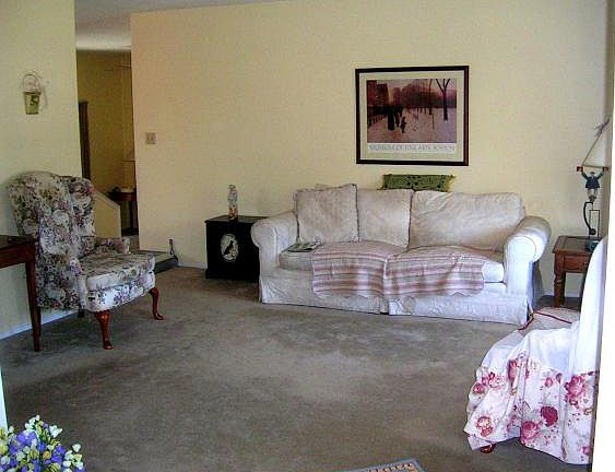 2nd image of 436 Woodglen Ct