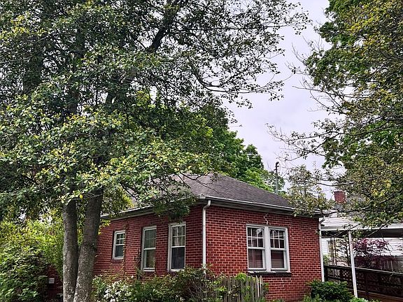 2nd image of 803 Mountain View Ave