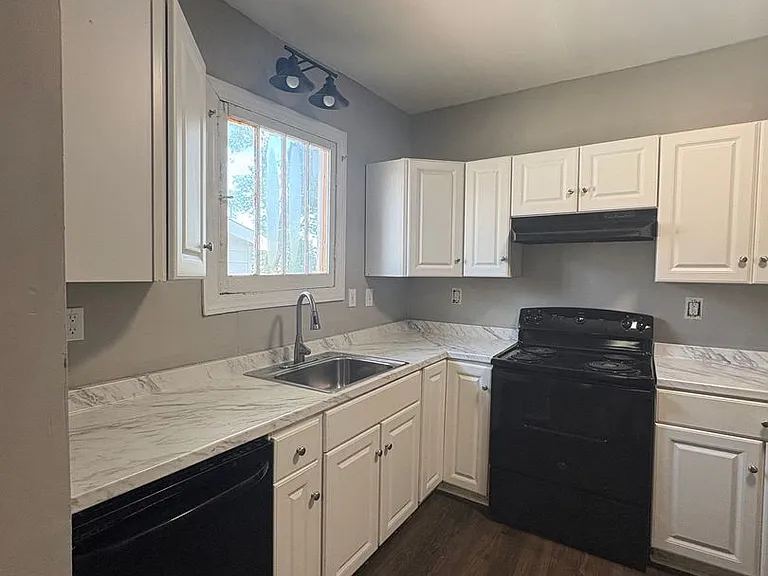 1105 S Greenwood Ave — Photo 8