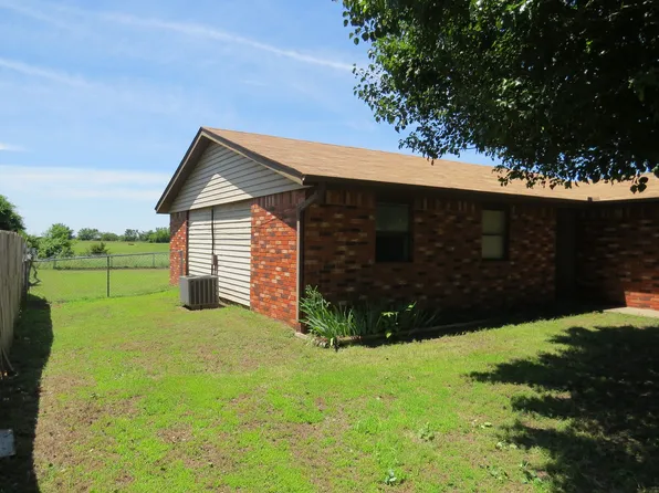 2317 W 7th St, Prague, OK 74864