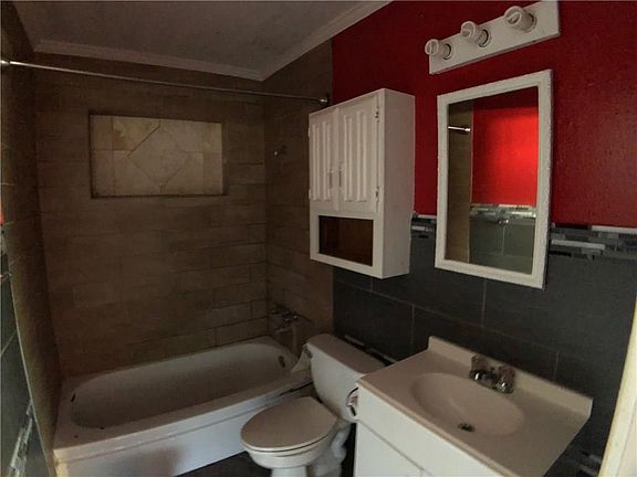 5th image of 8150 Burroaks Dr
