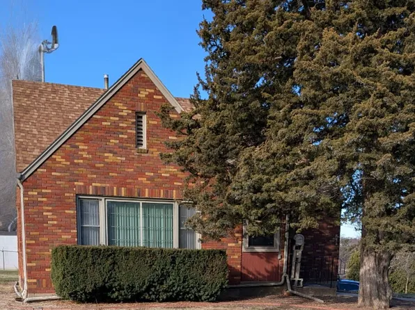 2221 Carter Rd, Dubuque, IA 52001