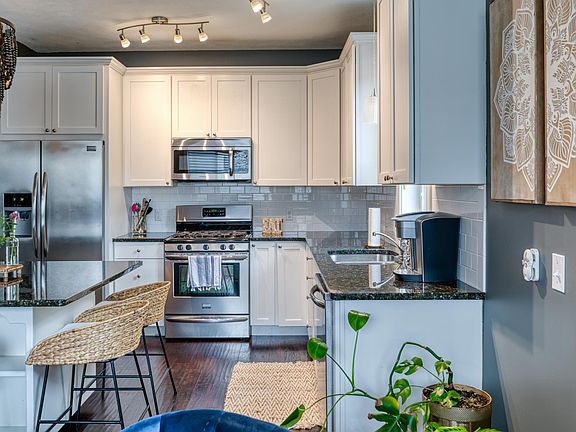 5th image of 115 E 8th St APT 15