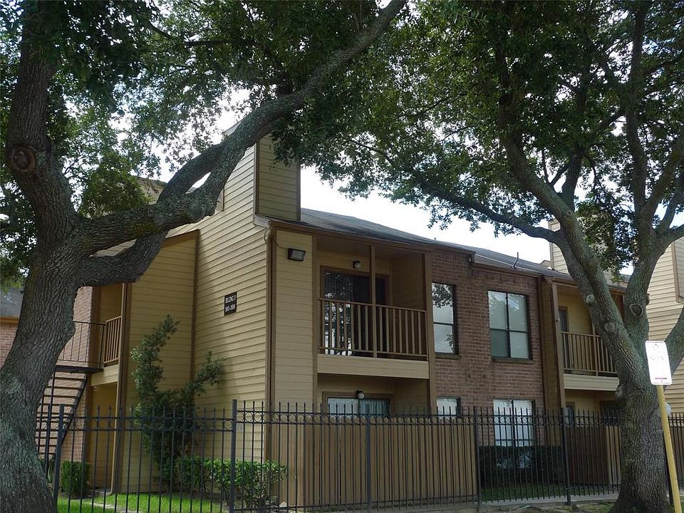 1st image of 16111 Aspenglenn Dr APT 108