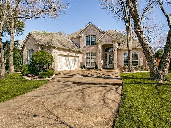 2nd image of 4813 Lakewood Dr