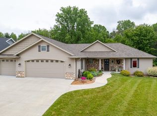 4968 N Silkwood Cir, Appleton, WI 54913