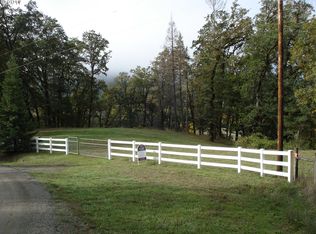520 Wolf Valley Dr, Umpqua, OR 97486