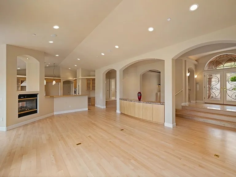 10 Warrens Way — Photo 3