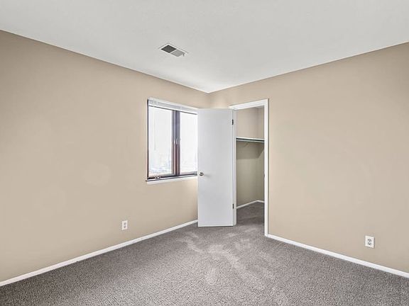 3rd image of 1900 Highview Rd #E1