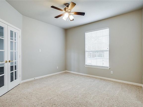5th image of 719 Crestwood Dr