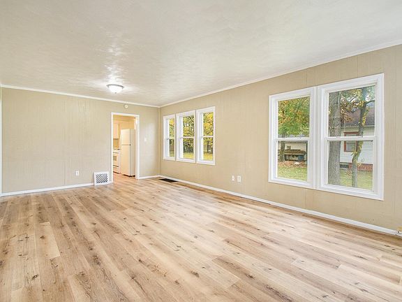 5th image of 1024 W Blaine Ave
