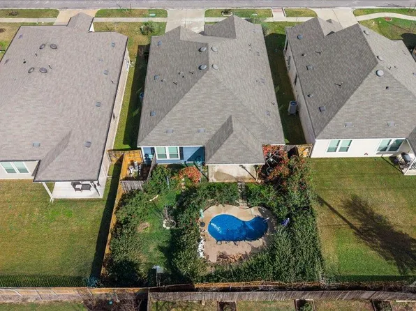 1705 T H Johnson Dr, Taylor, TX 76574