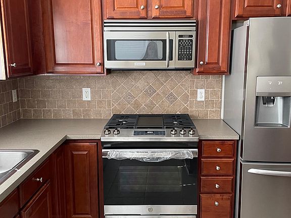 3rd image of 16215 Kelly Park Cir