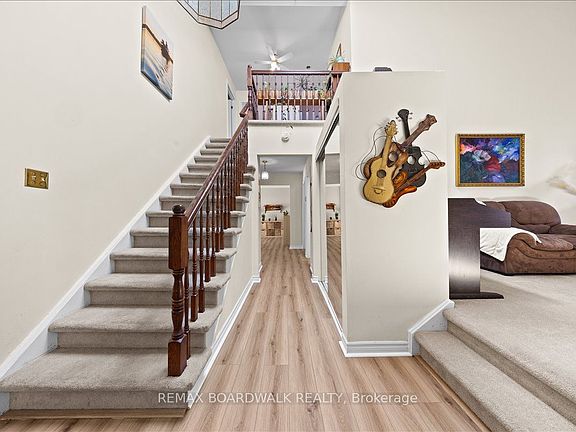 3rd image of 13 Pommel Cres