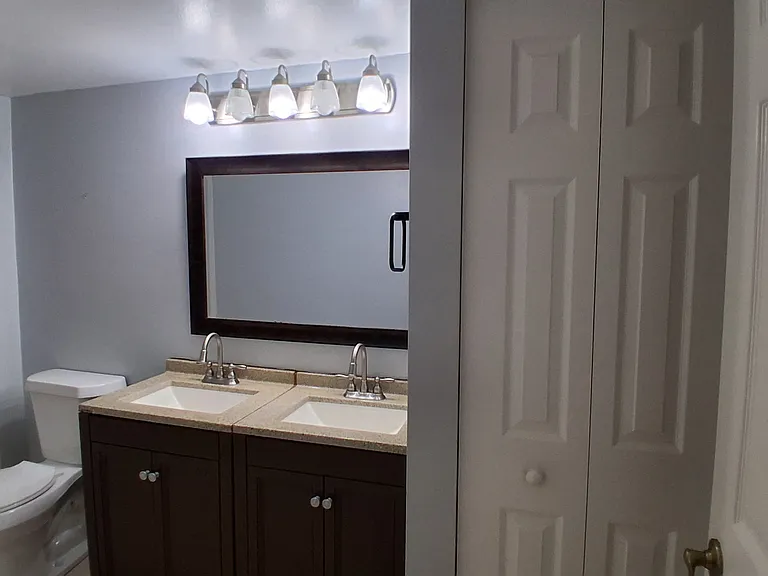 Full bath with 2 sinks & linen closet - upstairs