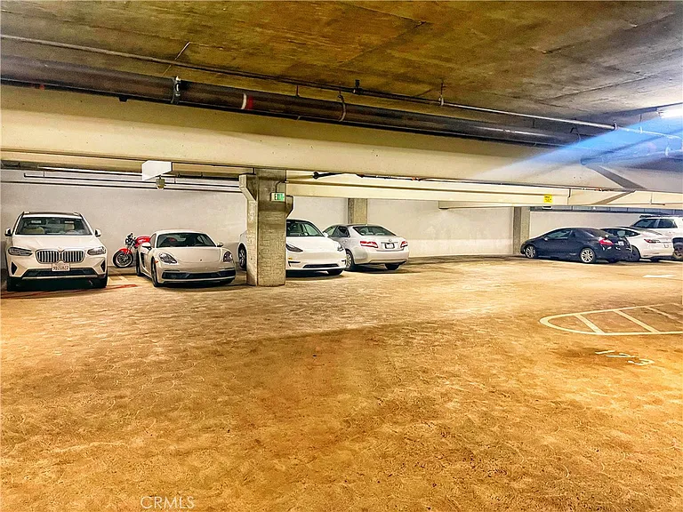 801 S Grand Ave — Photo 14