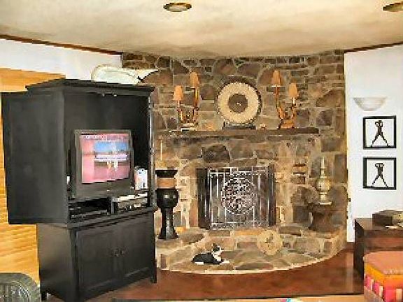 3rd image of 9 Tonto Ln