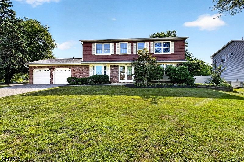 1st image of 30 Hamilton Ln