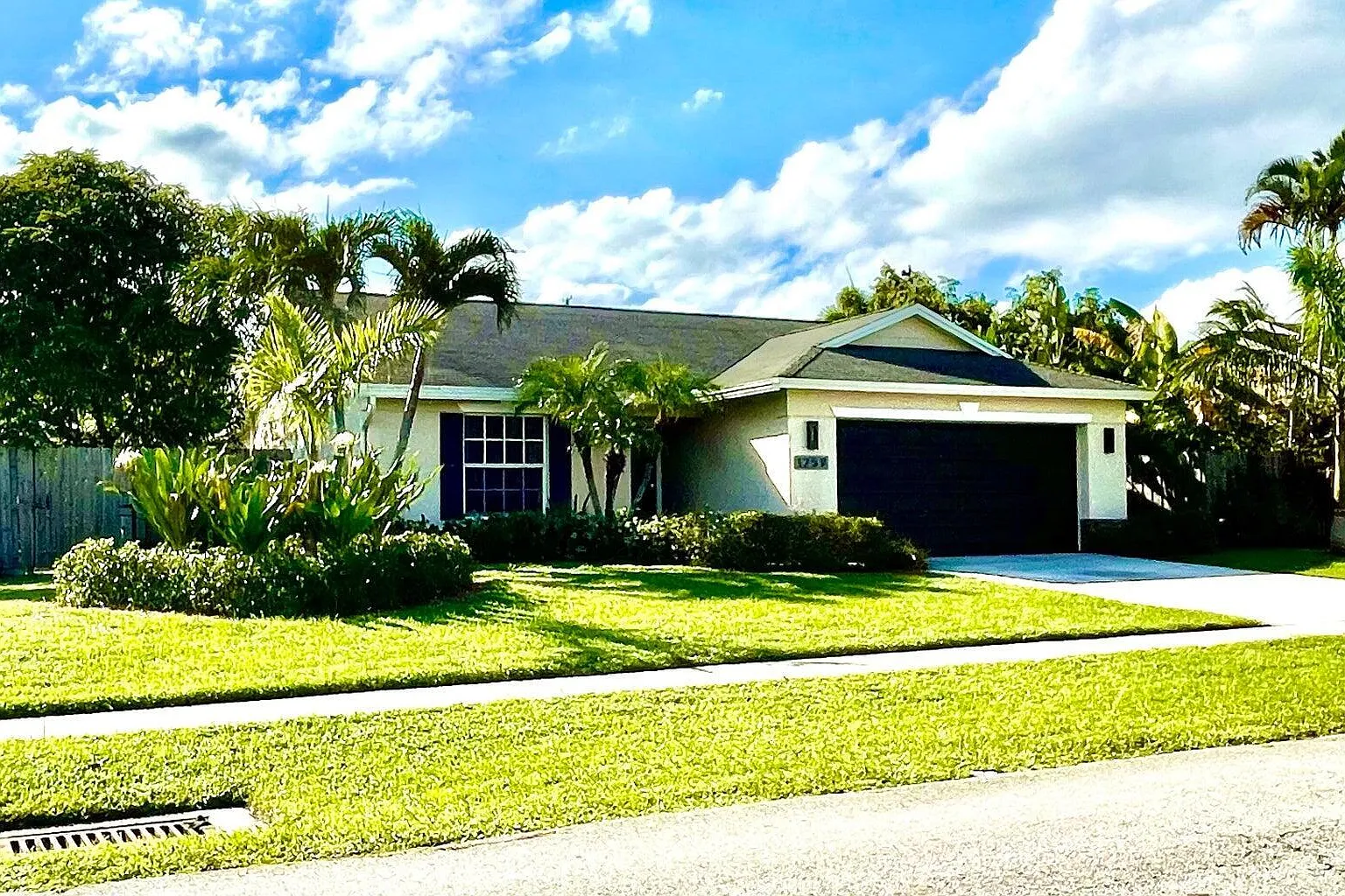 3 bed, 2.0 bath, 1063 sqft, $4,500 — Photo 1