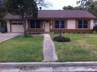 2012 E Anaqua Ave, Victoria, TX 77901