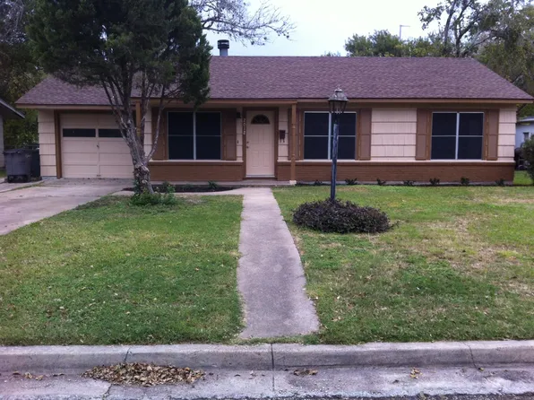 2012 E Anaqua Ave, Victoria, TX 77901