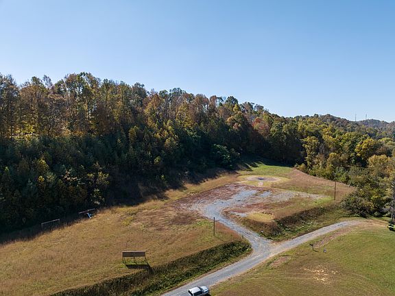 4th image of 140 W Hills Dr