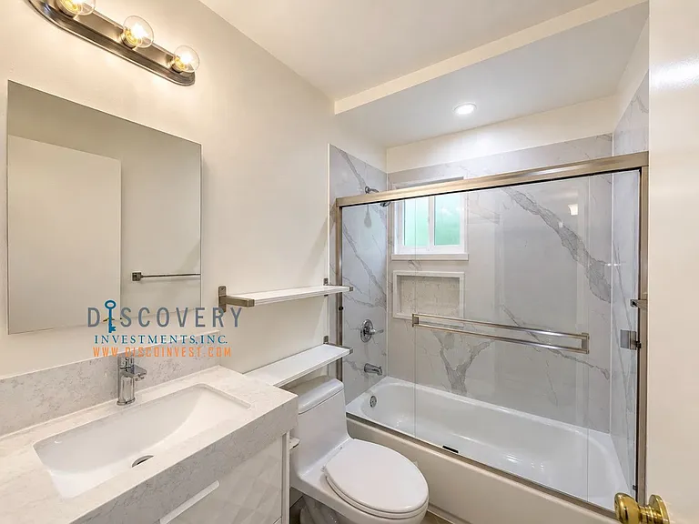 Bancroft Ave. 562 — Photo 19
