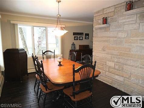 Spacious semi-formal dining area