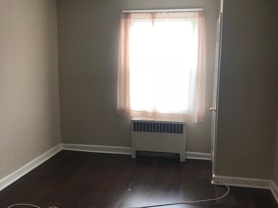 2nd image of 6727 Oakland St