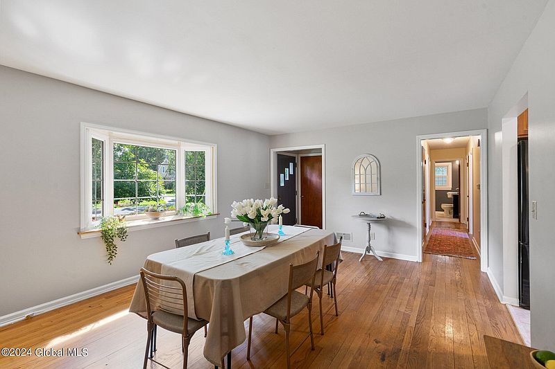 5th image of 25 Groesbeck Place