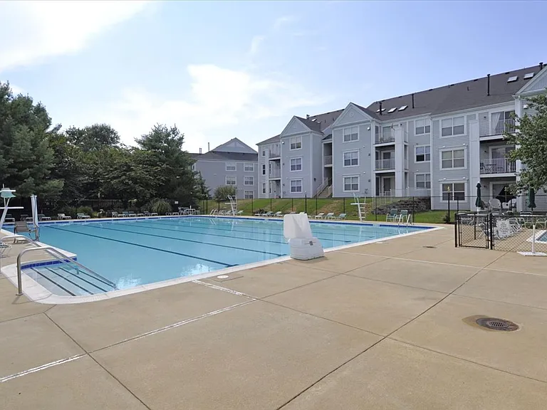 10010 Vanderbilt Cir #39 — Photo 20