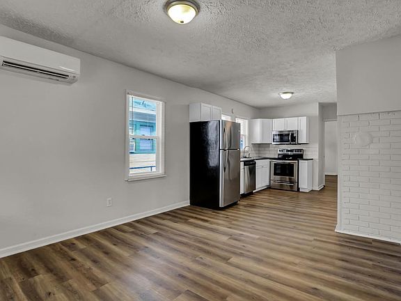 5th image of 1917 Houston St #1917