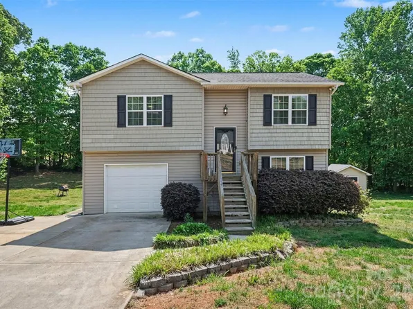 2056 Redberry Ln, Conover, NC 28613