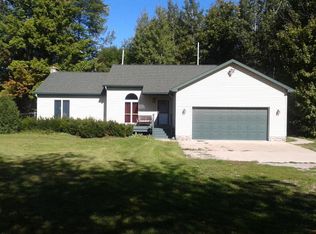 1864 Trembley Dr, Indian River, MI 49749