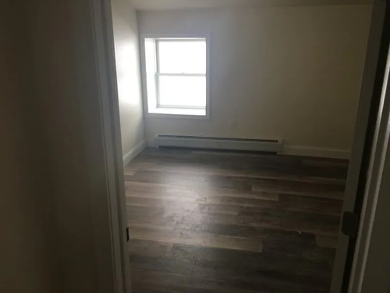 3 bed, 1.0 bath, $3,060 — Photo 4