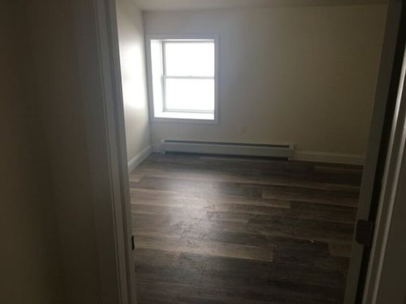 4th image of 323 College St Unit 12